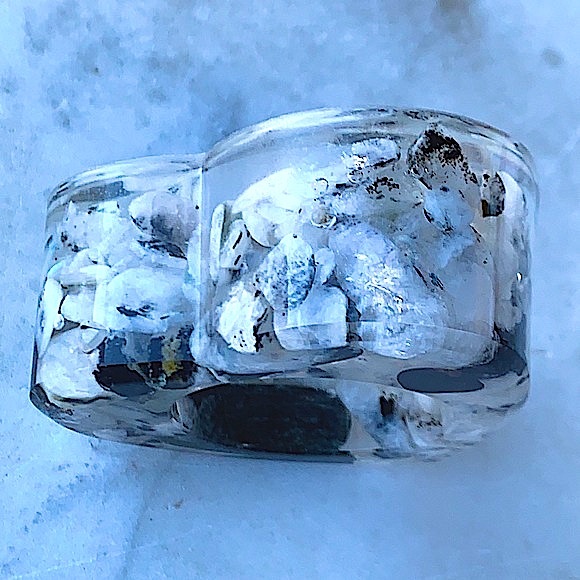 RESIN NATURAL RAINBOW MOONSTONE CHUNKS HEART SHAPED SPHERE HOLDER HAND CRAFTED - Picture 5 of 7